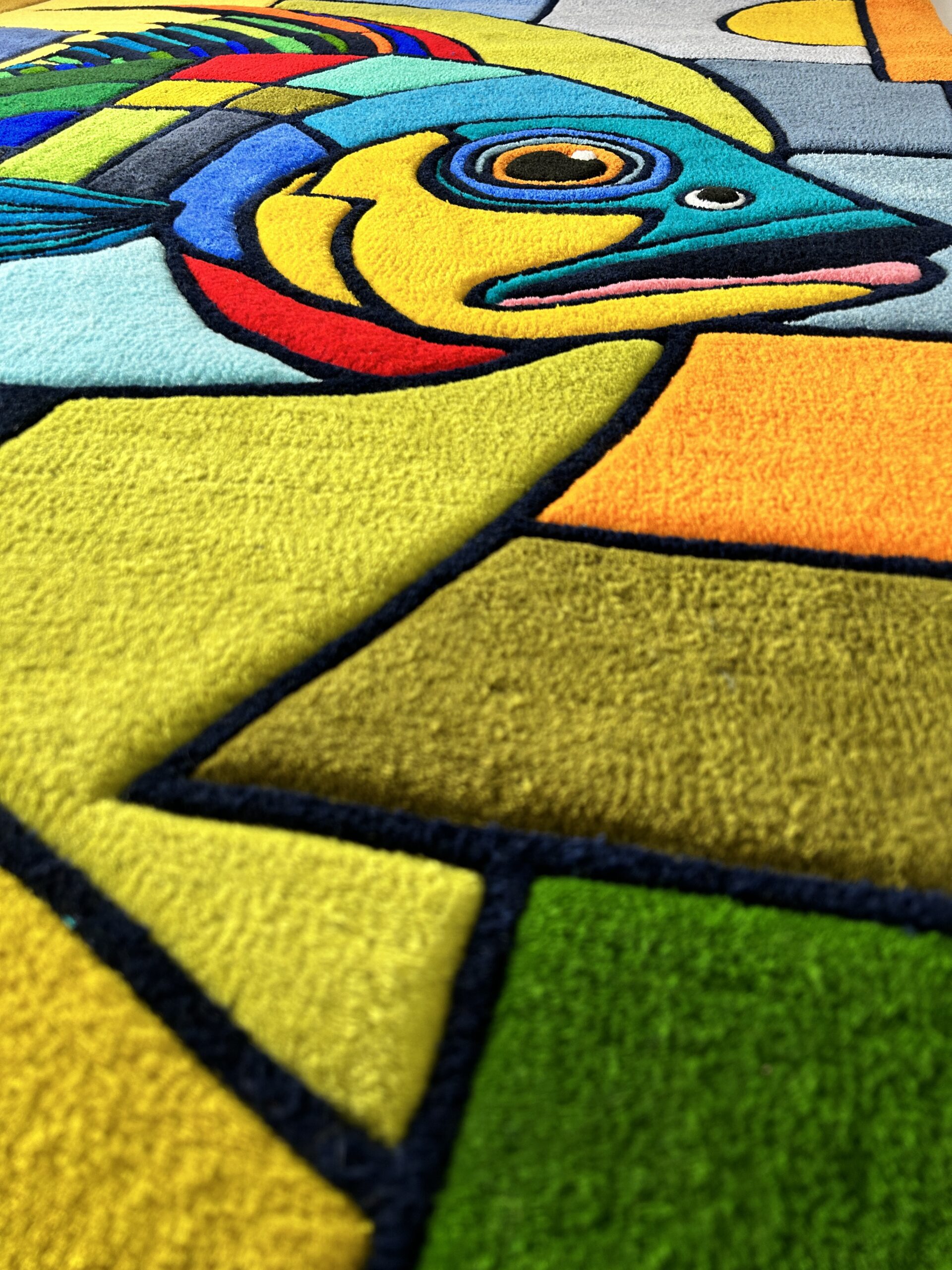 Handmade tufted fish rug contour details